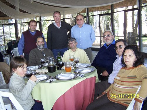Los futuros socios, en un almuerzo de camaradería el día previo a la fundación