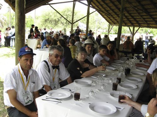 Almuerzo de camaradería, con las acreditaciones del Encuentro