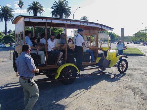 Ómnibus de tracción a Ford T, uno de los vehículos exhibidos en el Encuentro