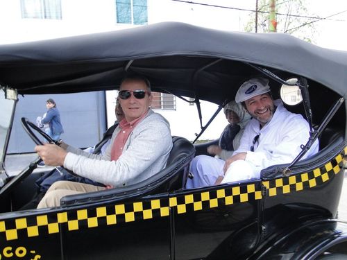 Otro de los T ambientados como taxi, con sus pasajeros